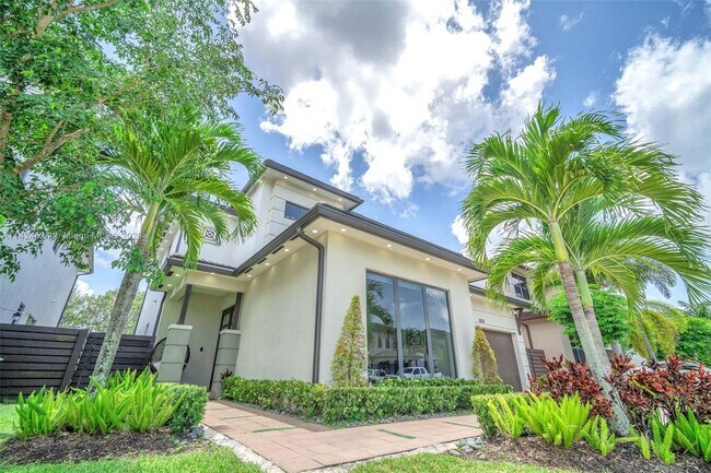 Building Photo - 8814 NW 154th Ter