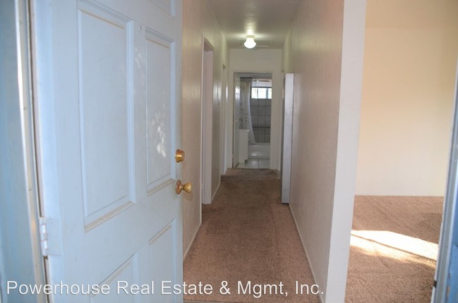 Building Photo - 2 br, 1 bath House - 1003-B East 3rd Street