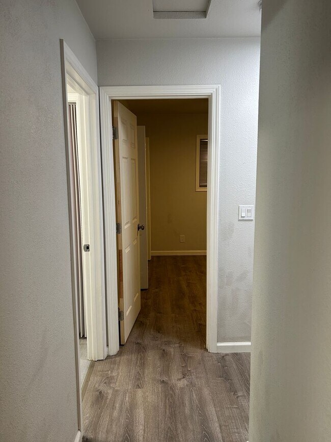 Foto del edificio - **READY FOR MOVE IN** Sparks Duplex