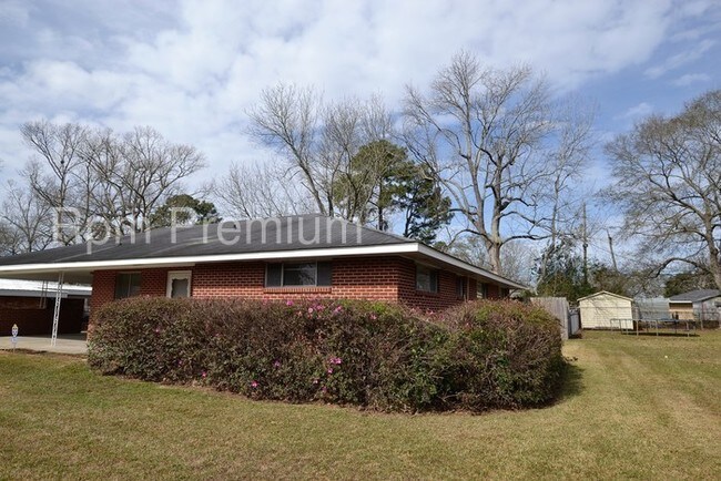 Building Photo - 8255 Queenswood Ct
