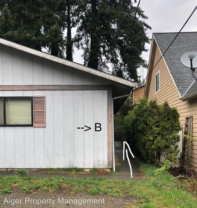 Building Photo - 717 S Summit Ave