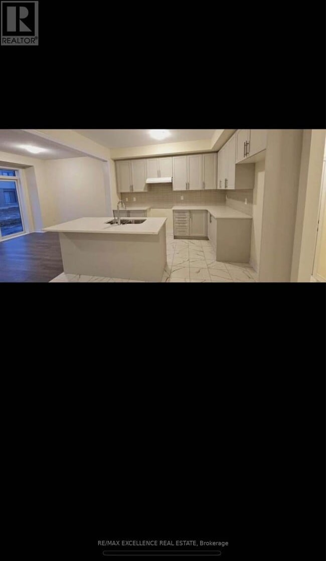 Building Photo - 70 Sun Hvn Ln