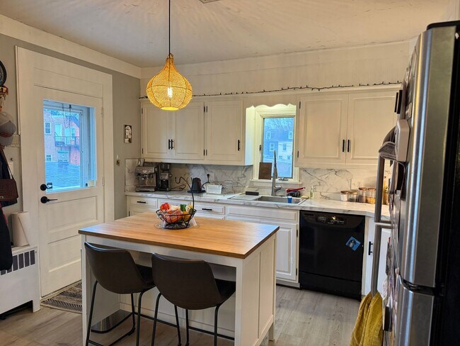 Foto del edificio - Charming 3 bedroom Apartment in Prime Lancaster City Location - HEAT INCLUDED!