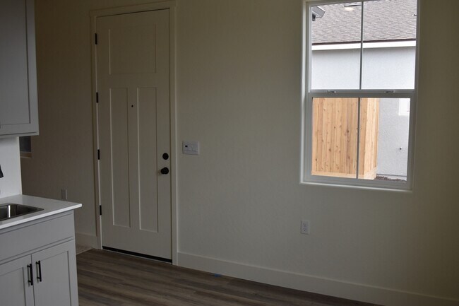 Foto del edificio - 682 Stephanie Dr