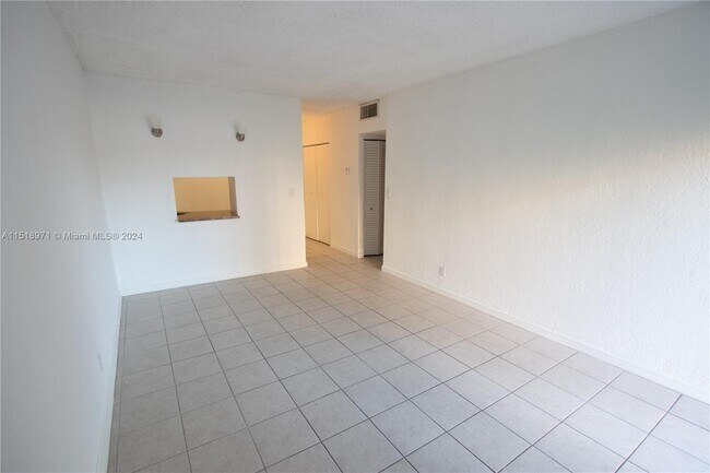 Foto del edificio - 801 NW 47th Ave