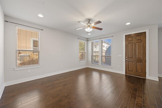 Building Photo - 13800 Lyndhurst St