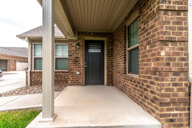 Building Photo - 182 Garden Gate Dr