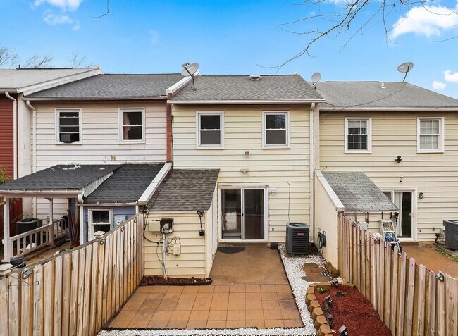 Patio trasero - 7627 Glenolden Pl