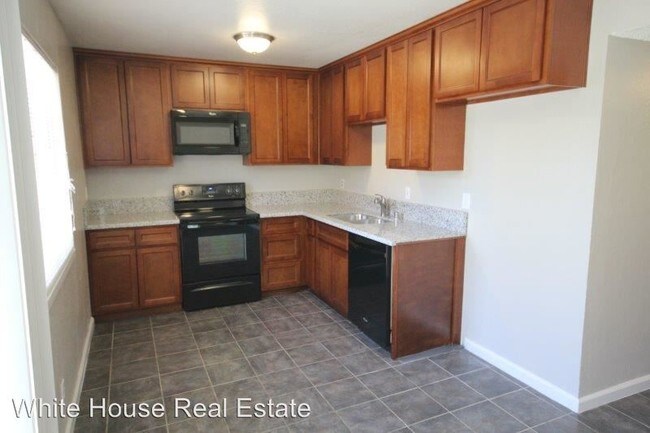 Building Photo - 724 Northfield Dr