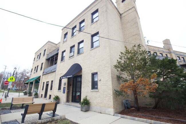 Building Photo - 730 Judson Ave