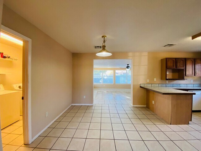 Foto del edificio - 4/2 Home with a backyard!