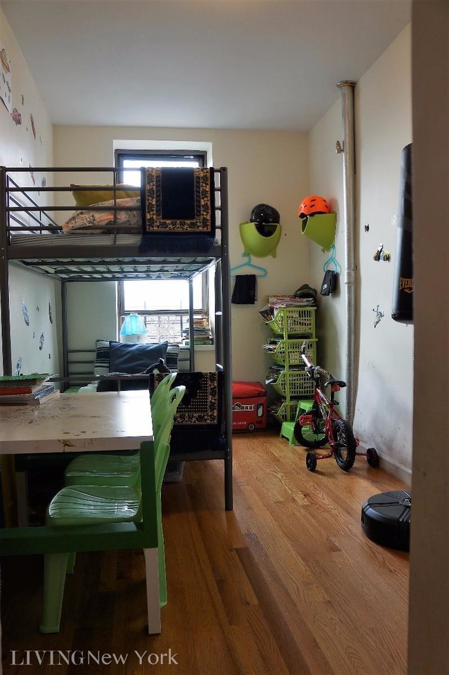 Foto del edificio - 91 E 208th St