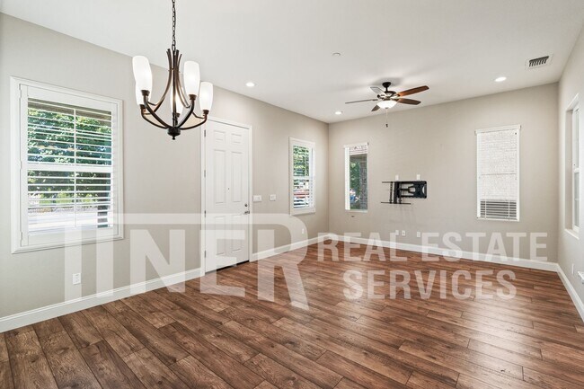 Foto del edificio - 4306 Natomas Central Dr