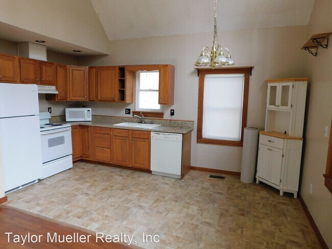 Building Photo - 3 br, 1.5 bath House - 392 Holiday Lane