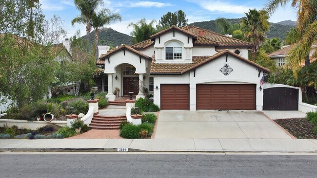 Building Photo - Furnished 5B/4Ba Home with Pool, Privacy a...