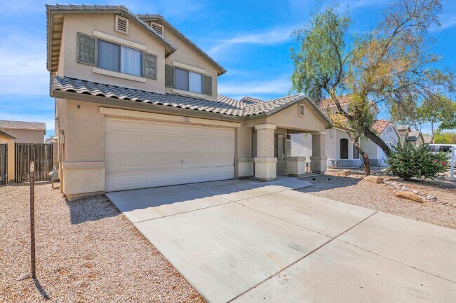 Building Photo - Spacious Litchfield Park 4/2.5! Landlord o...