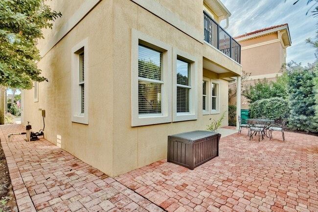 Building Photo - 4742 Amhurst Cir