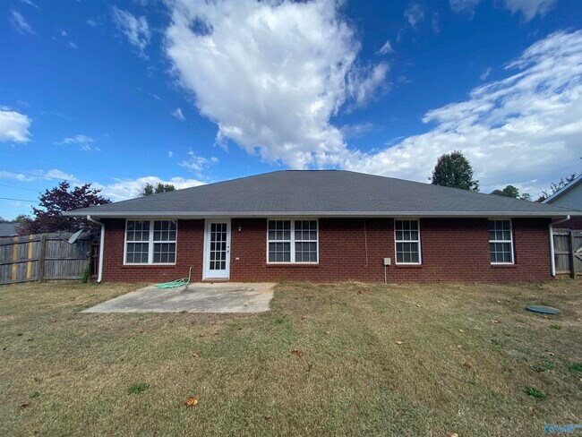 Foto del edificio - 208 Glen Meadows Ln