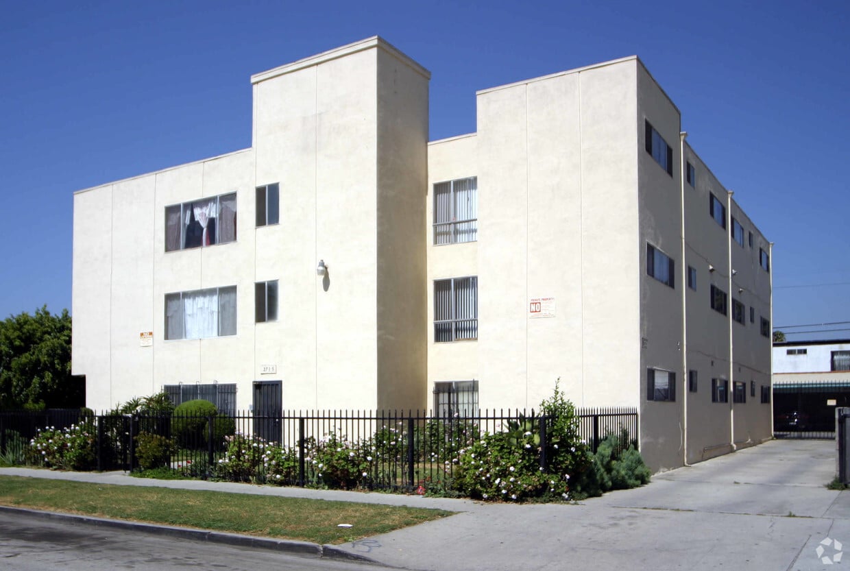 2715 S Cloverdale Ave, Los Angeles, CA 90016 Apartments in Los