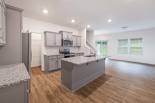 Foto del edificio - 3br 2.5 with 1 car garage Townhome community within Walking Distance to Downtown Albemarle