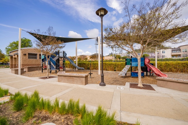 Building Photo - 343 Autumn Dr