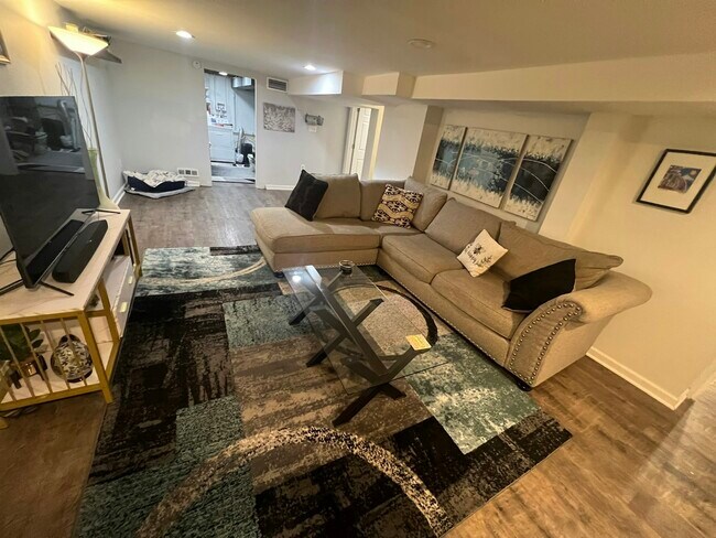 Foto del edificio - 4803 Creek Shore Dr