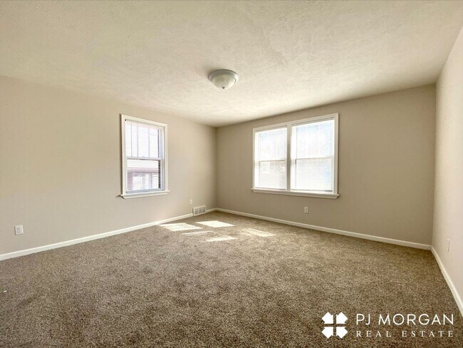 Foto del edificio - 4 Bedroom, 2 Bathroom House For Lease