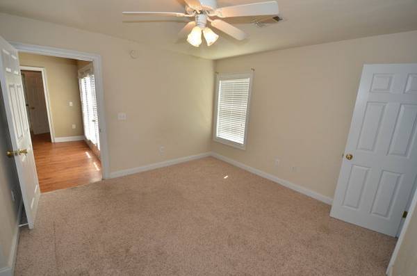 Building Photo - Eagles Landing Available in August!
