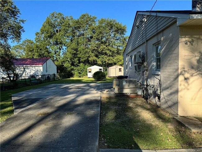 Building Photo - 405 N Dickson St
