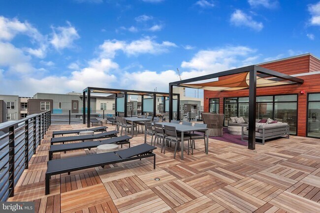 Foto del edificio - 575 S Goddard Blvd