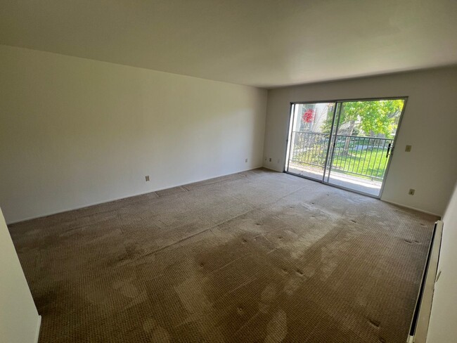 Building Photo - Sunny 1 bed 1 bath Condo in Santa Clara. L...