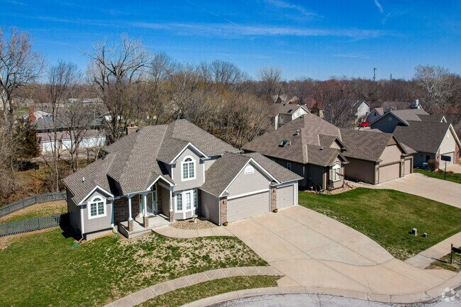 There are quite a few newly built homes in Gladstone MO.