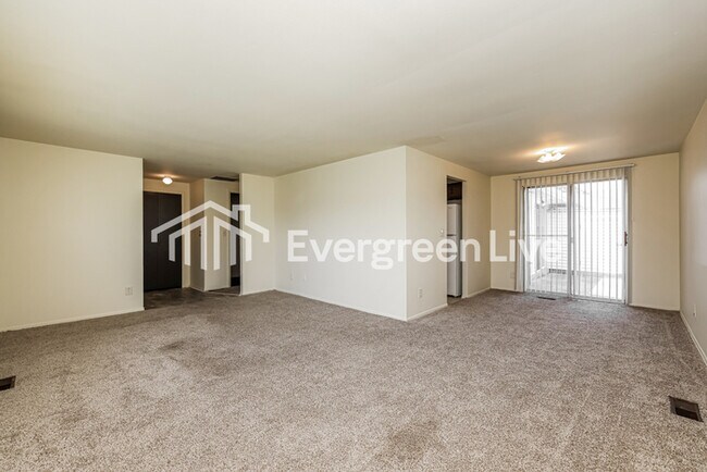 Foto del edificio - 5919 Troy Villa Blvd