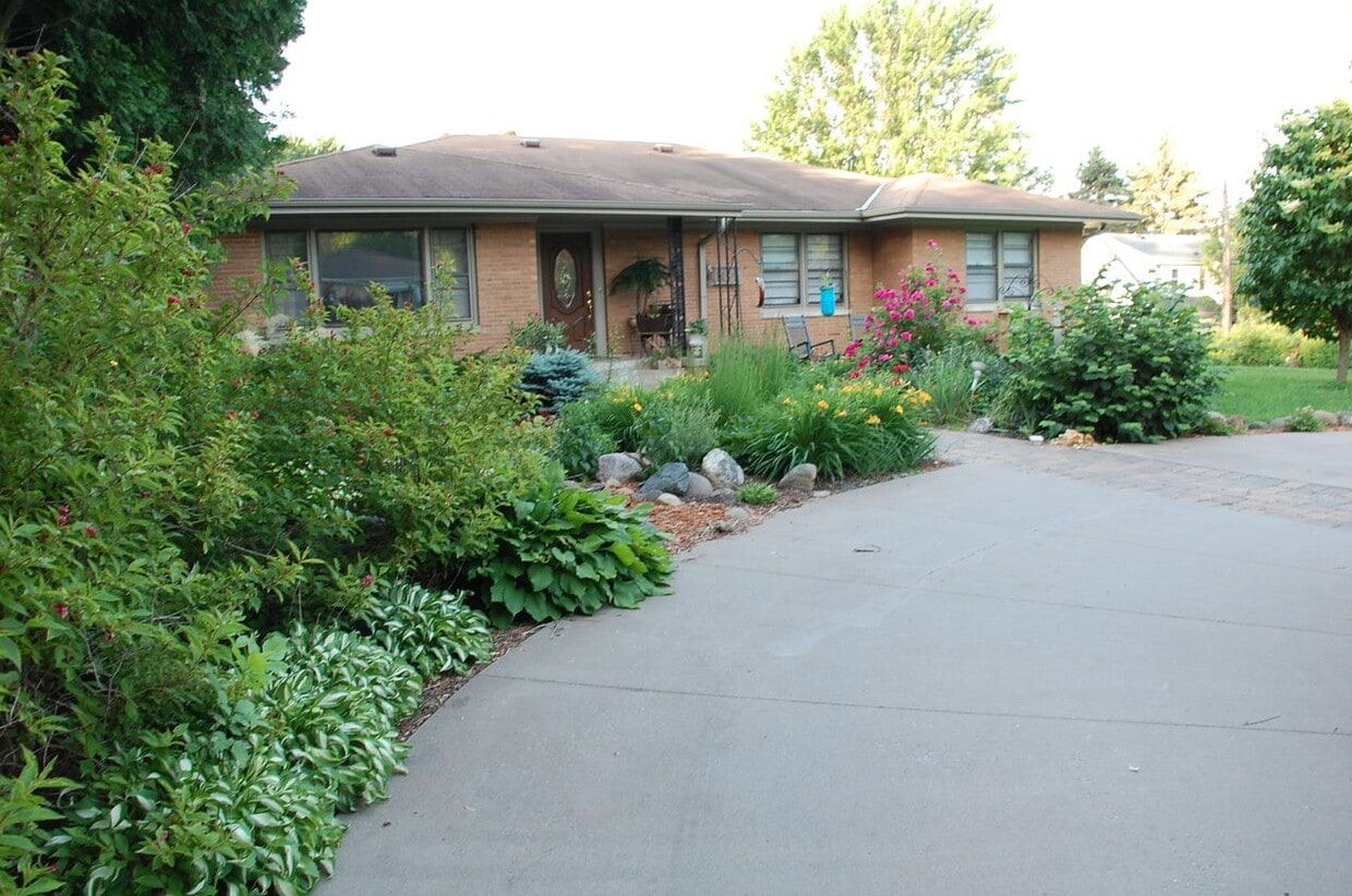 Primary Photo - 1066 Gordon Ave