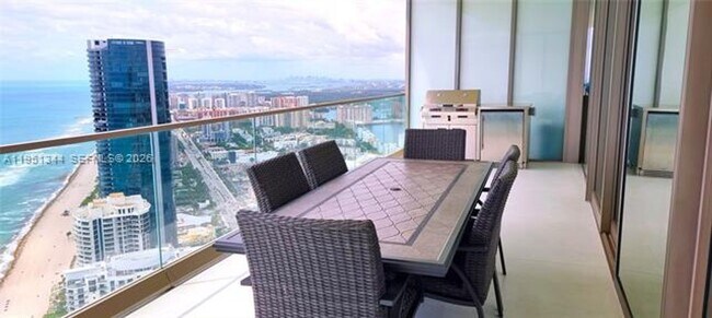 Foto del edificio - 18975 Collins Ave