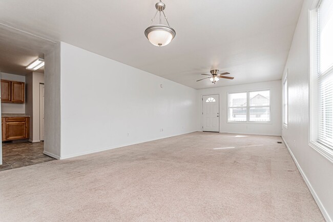 Foto del edificio - 910 Whitetail CT