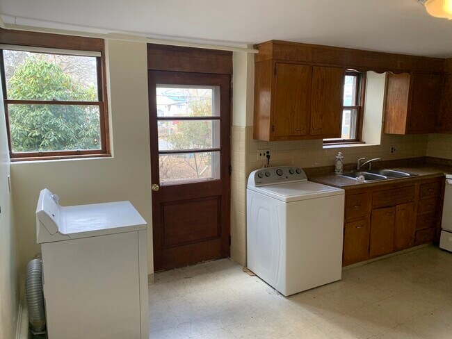 Building Photo - 39 Bencliffe Cir