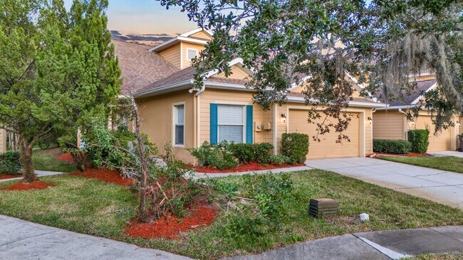 Building Photo - Gorgeous 3/2.5 Townhome