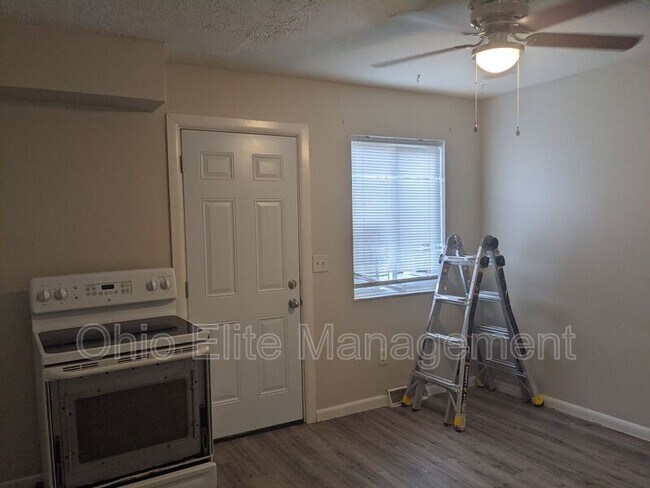 Foto del edificio - 429 Barnett Rd