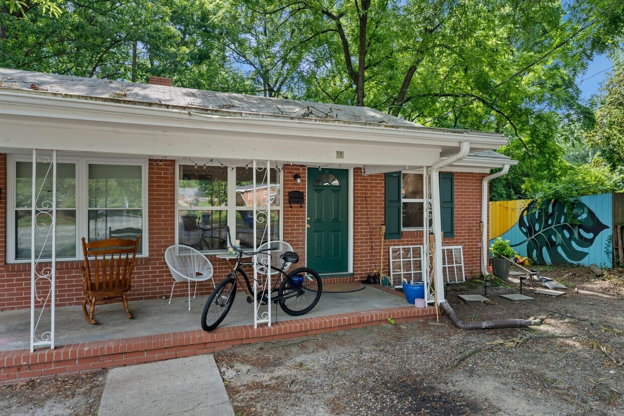 Foto principal - Available mid-June! 2 Bed Duplex In The He...