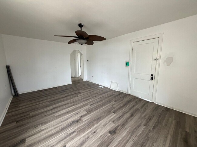 Building Photo - Lovely 2 Bedroom / 1 Bath for Rent - Section 8 Welcome