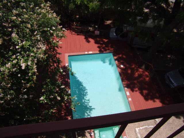 Building Photo - UT PRE LEASE: 2 bd/ 2 ba North Campus Condo. Short walk to UT. View of UT Tower!