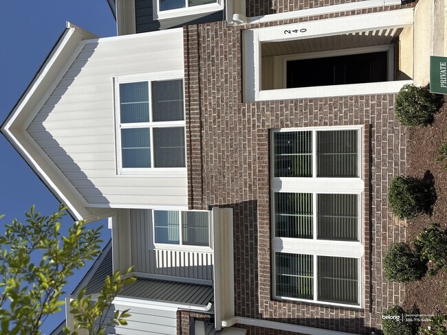 Building Photo - 240 Chesapeake Cmns St