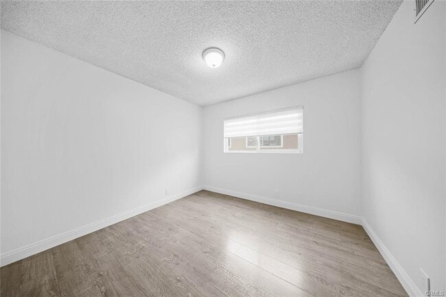 Foto del edificio - 10515 Valjean Ave