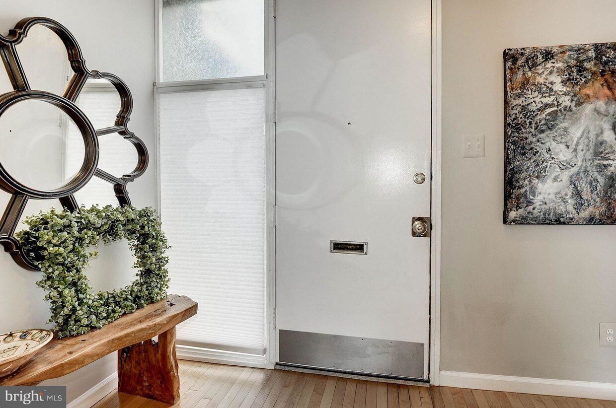Foto principal - 11430 Washington Plaza W