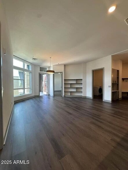 Building Photo - 7111 E Tierra Buena Ln