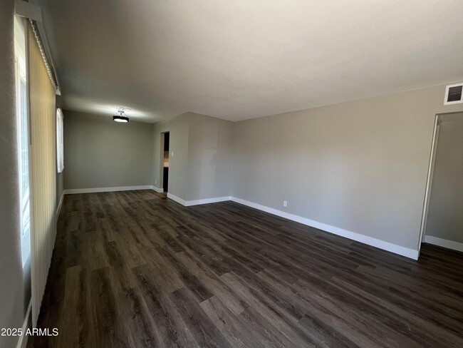 Foto del edificio - 3336 W Turney Ave