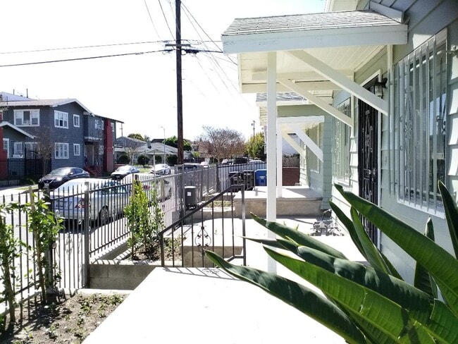 vista lateral - 4057 S Raymond Ave