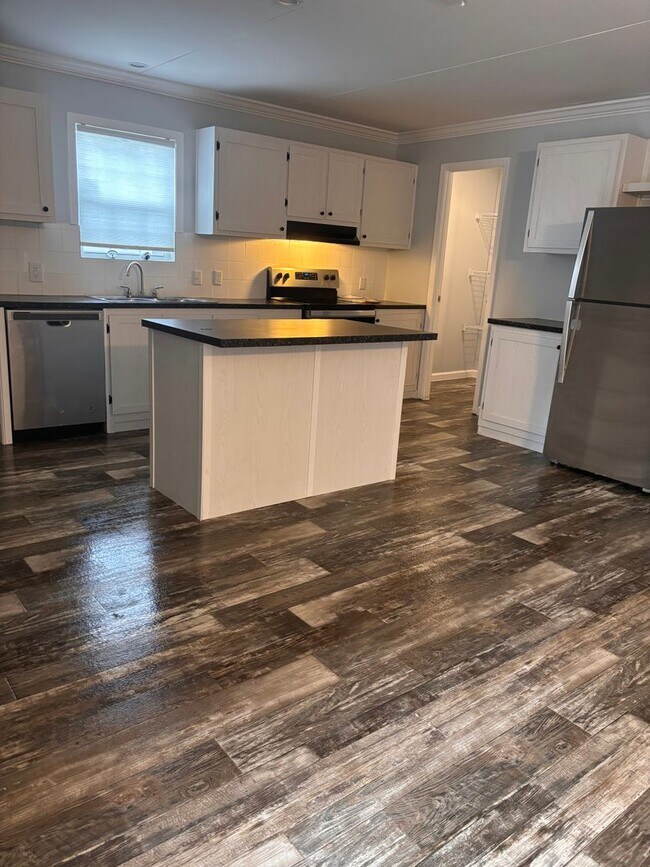 Building Photo - 3/2 Brooksville Available Now !