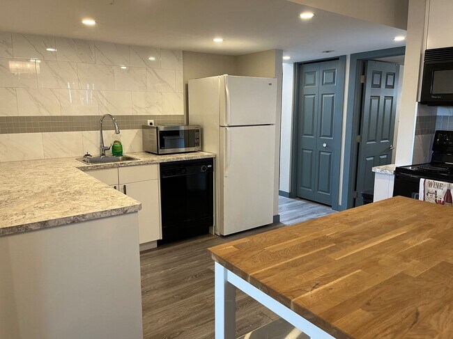 Photo du bâtiment - 3 Bed 1 Bath Unit in Ponoka, AB